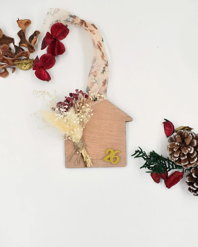 Γούρι - Σπιτάκι με Αποξηραμένα Λουλούδια