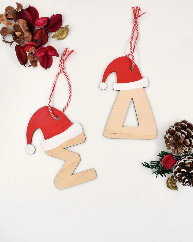 Ξύλινο στολίδι - Μονόγραμμα με Σκούφο