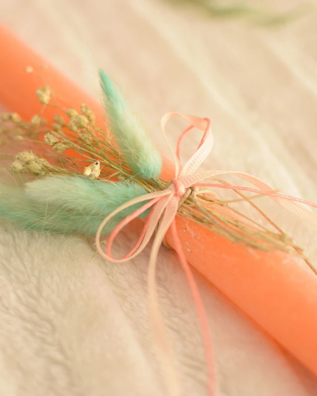 Λαμπάδα με αποξηραμένα λουλούδια