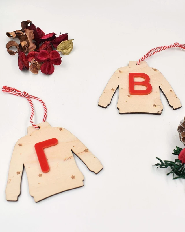 Ξύλινο στολίδι - Πουλόβερ με Μονόγραμμα