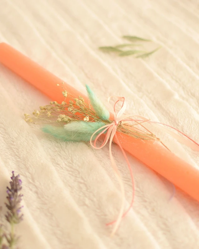 Λαμπάδα με αποξηραμένα λουλούδια