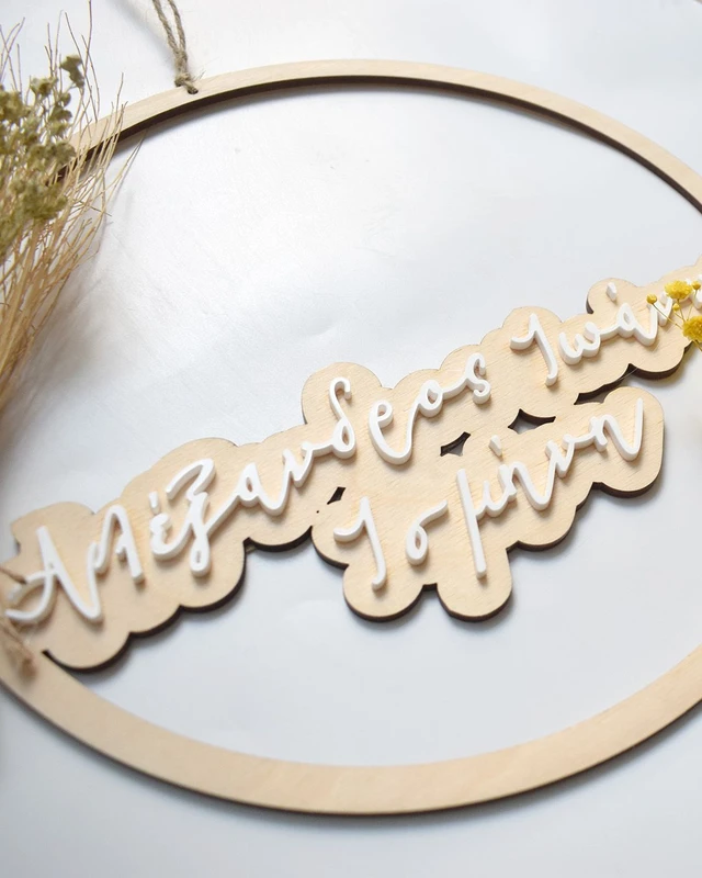 Ξύλινο Προσωποποιημένο Στεφάνι με Ονόματα